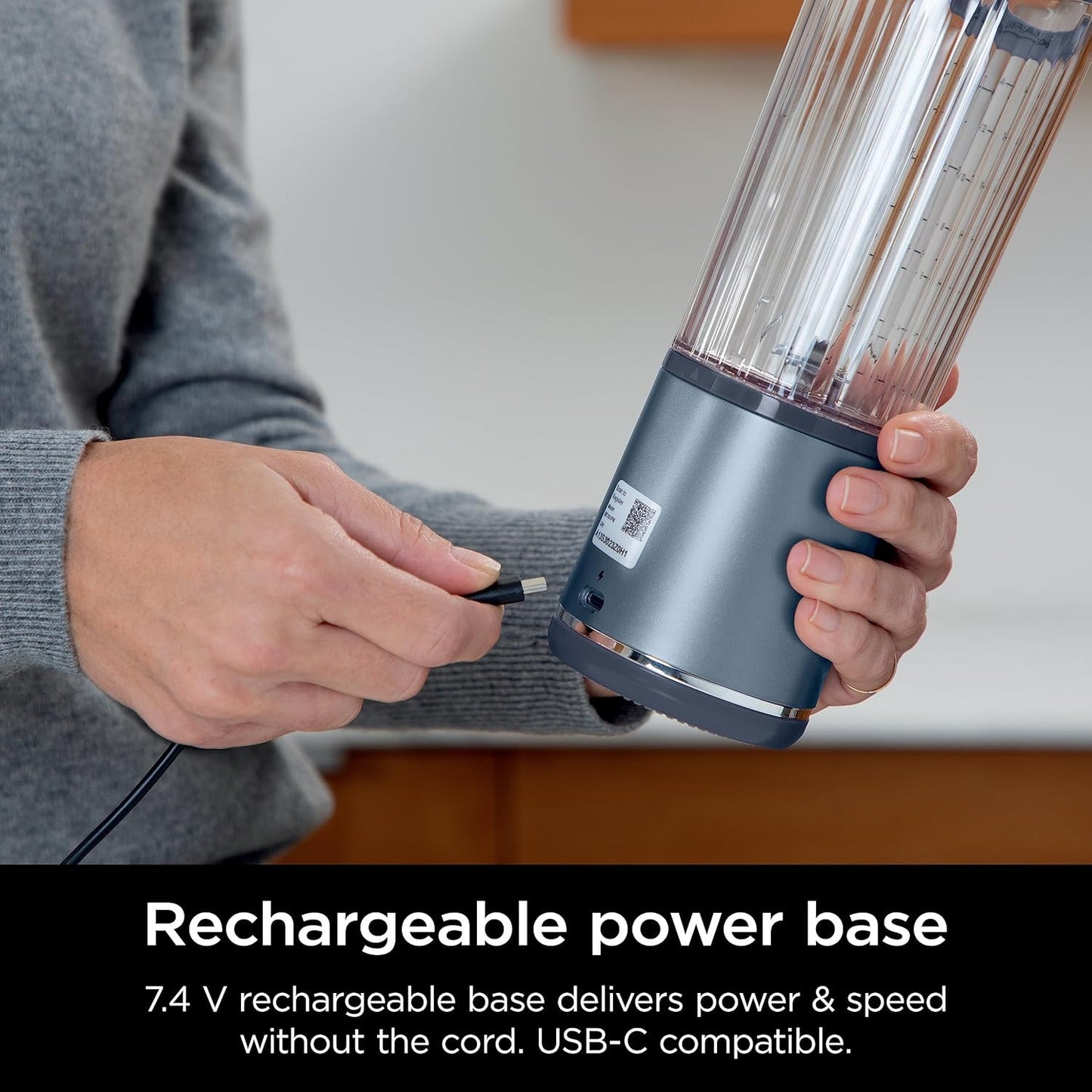 20oz Draagbare Blender Maak smoothies en sapjes overal met deze draagbare blender. Aangedreven door een 270W motor en een 4000mAh via USB oplaadbare batterij